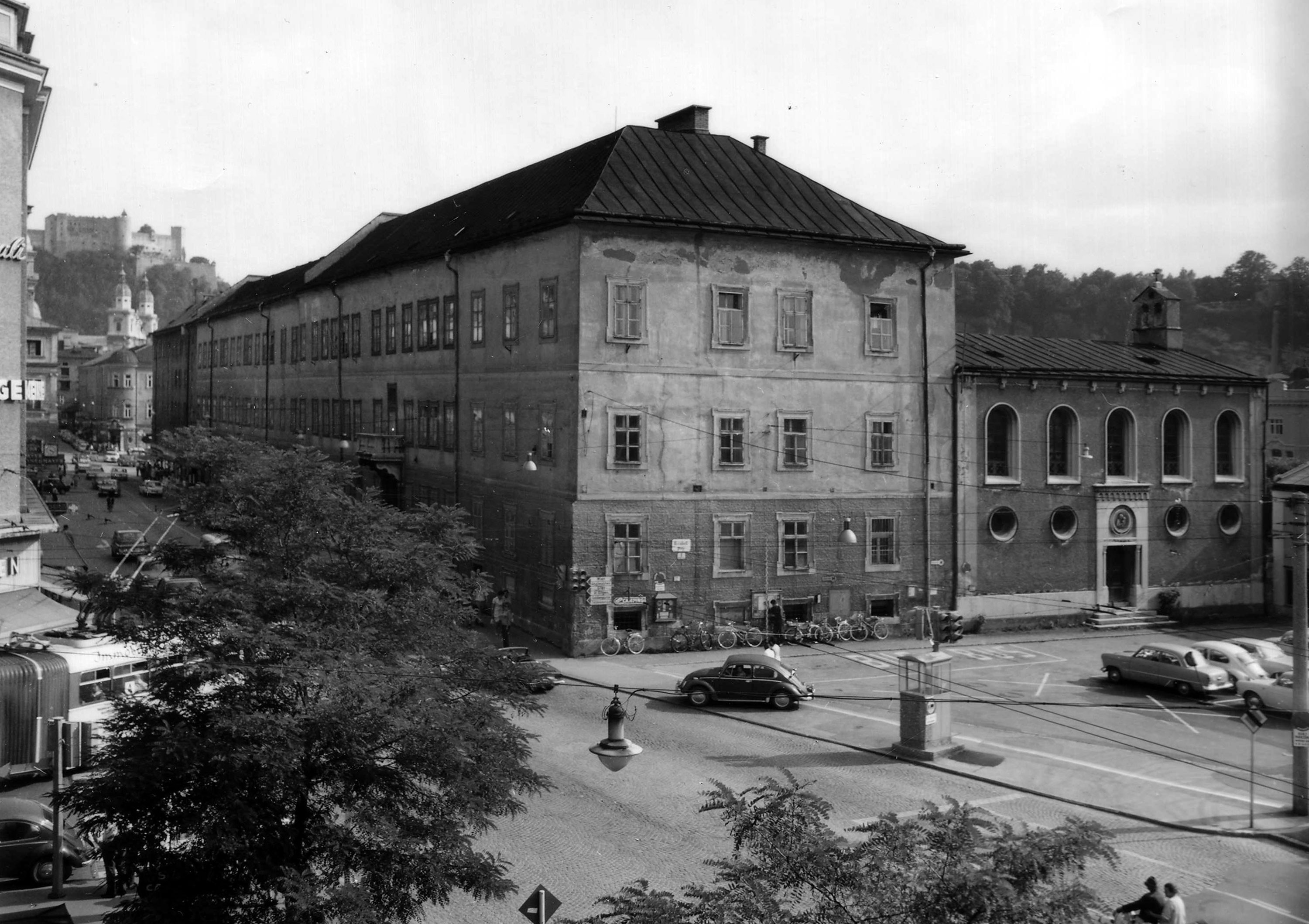 Ehemaliger Palast ohne Attikageschoss<br />
Altes Borromäum vor 1972