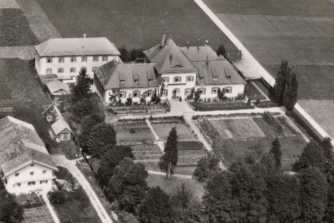 Krankenhaus und Altenheim mit Wirtschaftsgarten um 1920