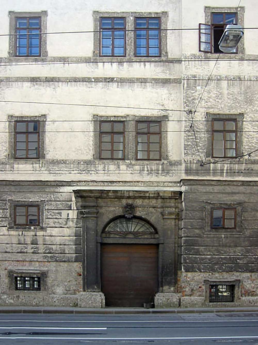 Fassade Altes Borromäum, Detail  <br />
Ausschnitt vor der Sanierung
